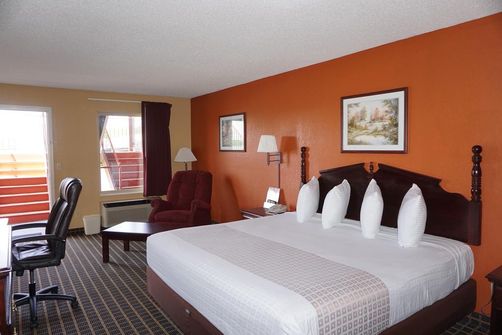 Star Plus Inn & Suites Selmer エクステリア 写真