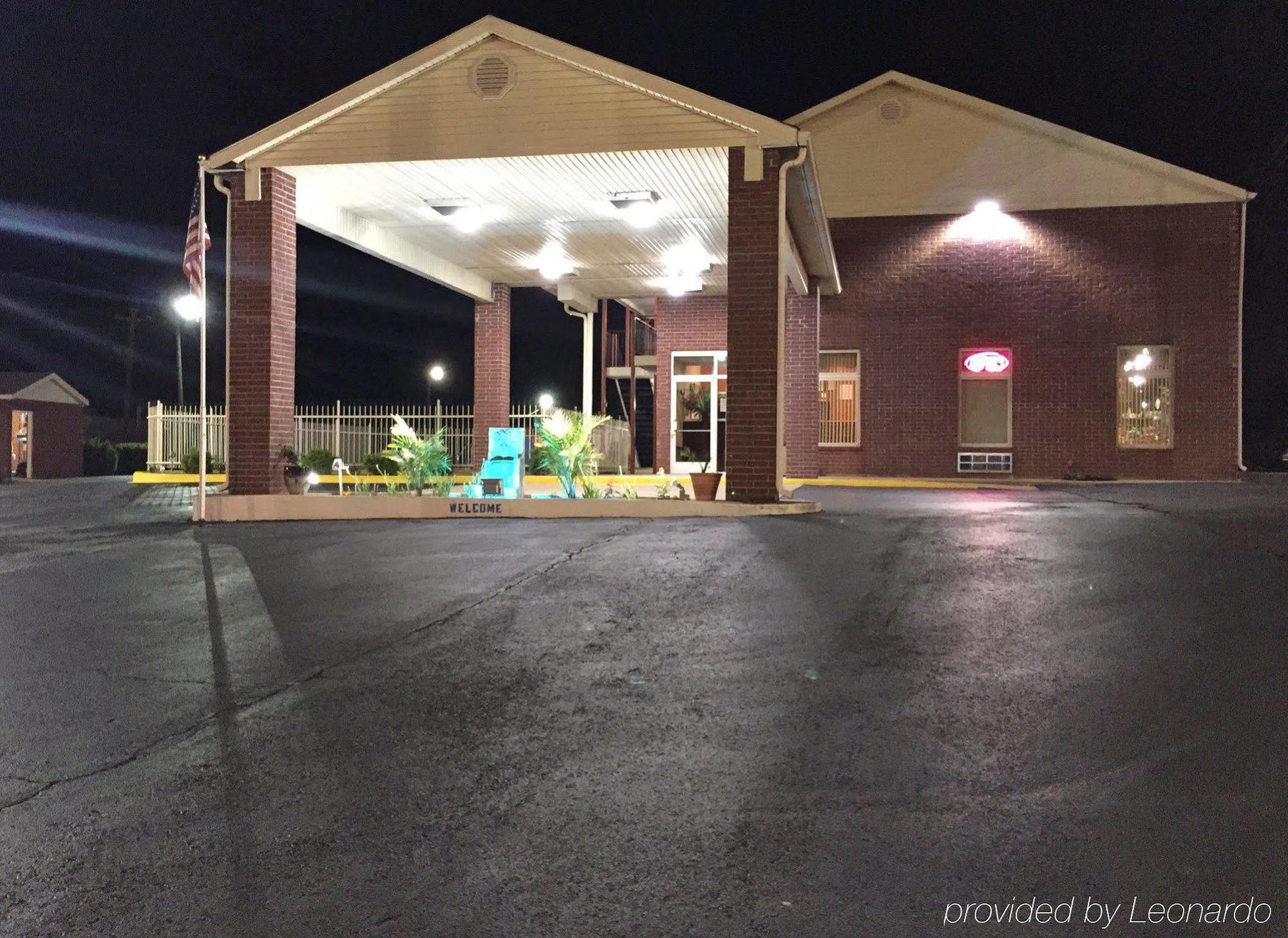 Star Plus Inn & Suites Selmer エクステリア 写真