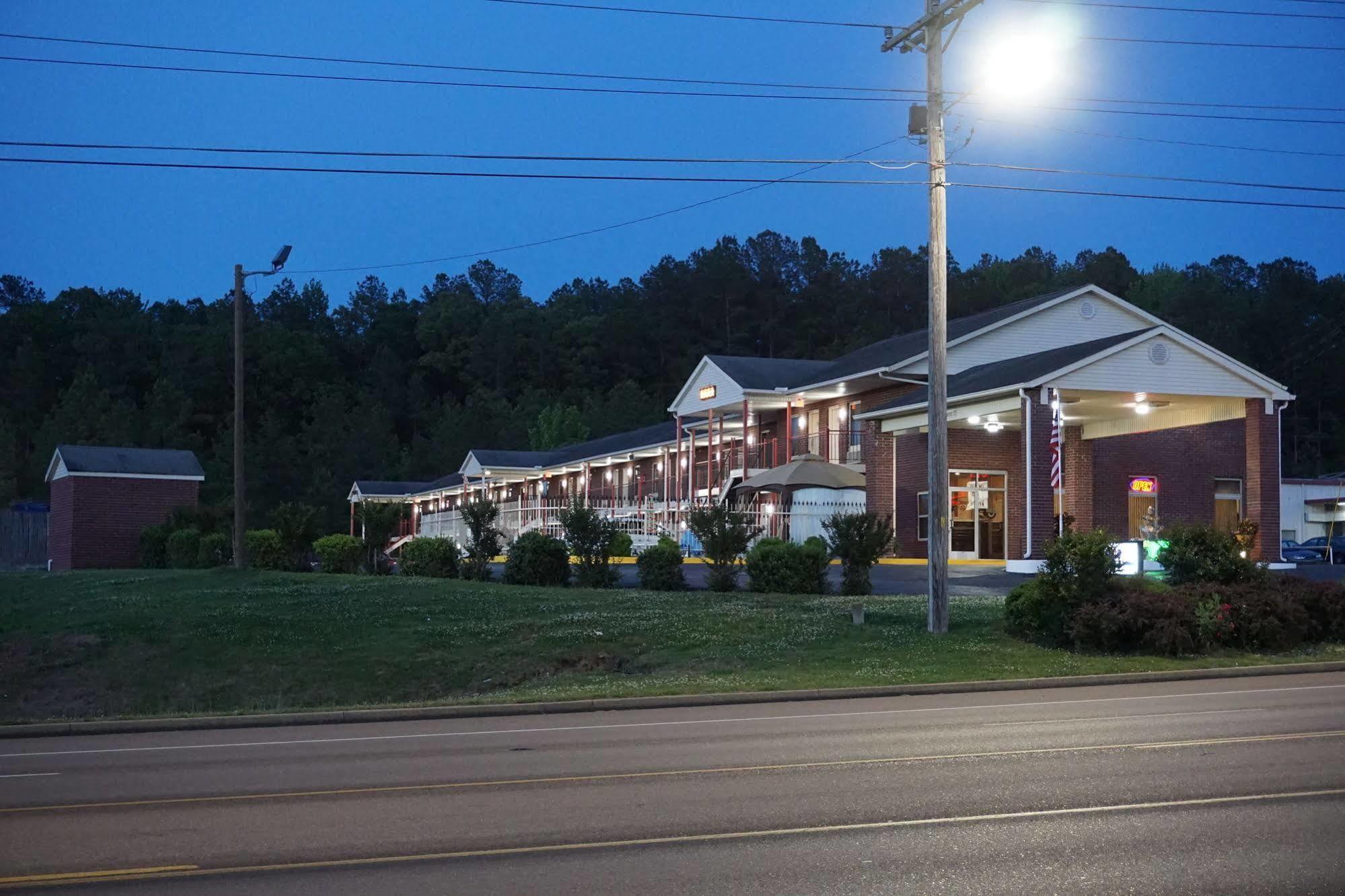 Star Plus Inn & Suites Selmer エクステリア 写真