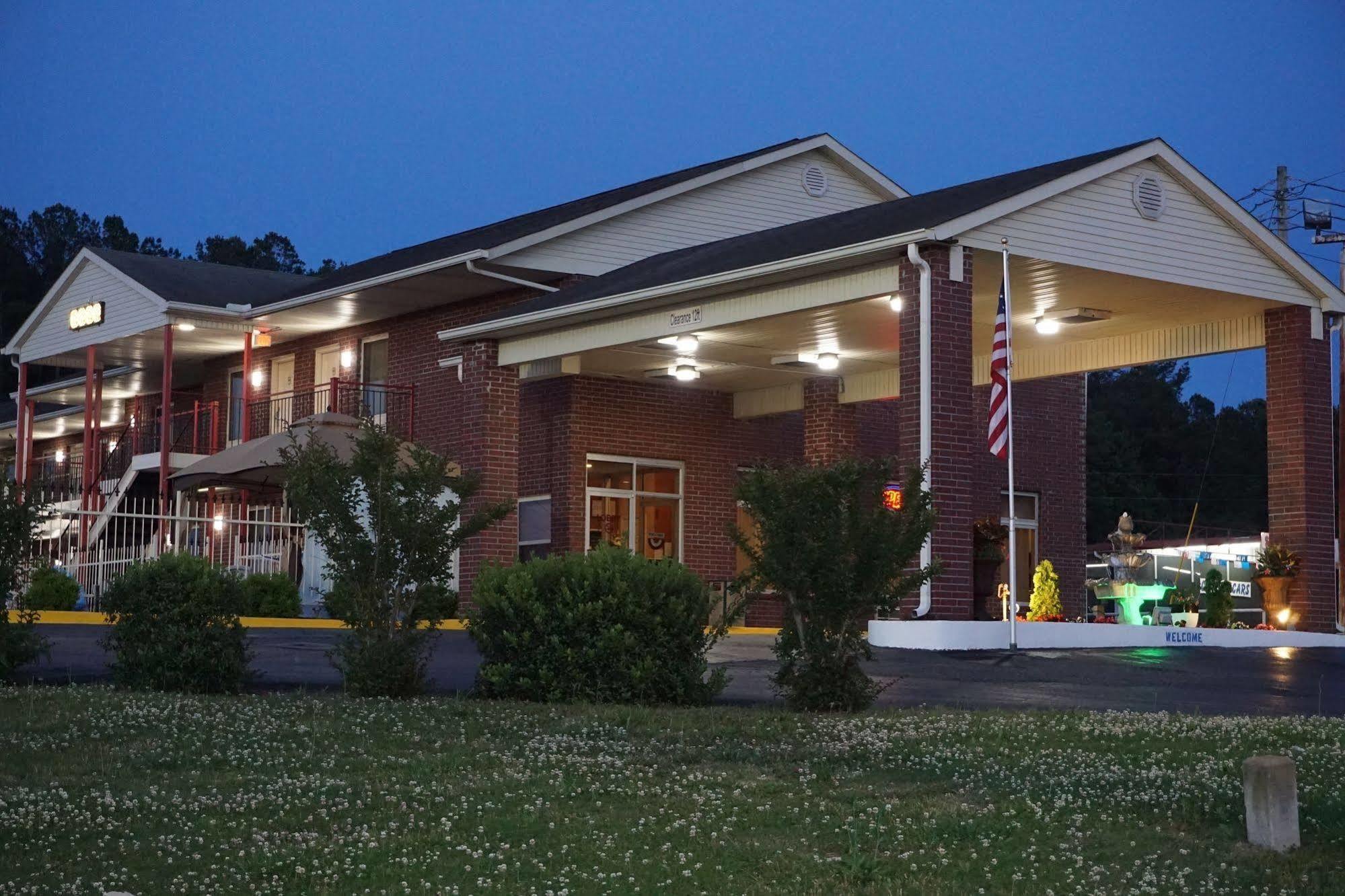 Star Plus Inn & Suites Selmer エクステリア 写真