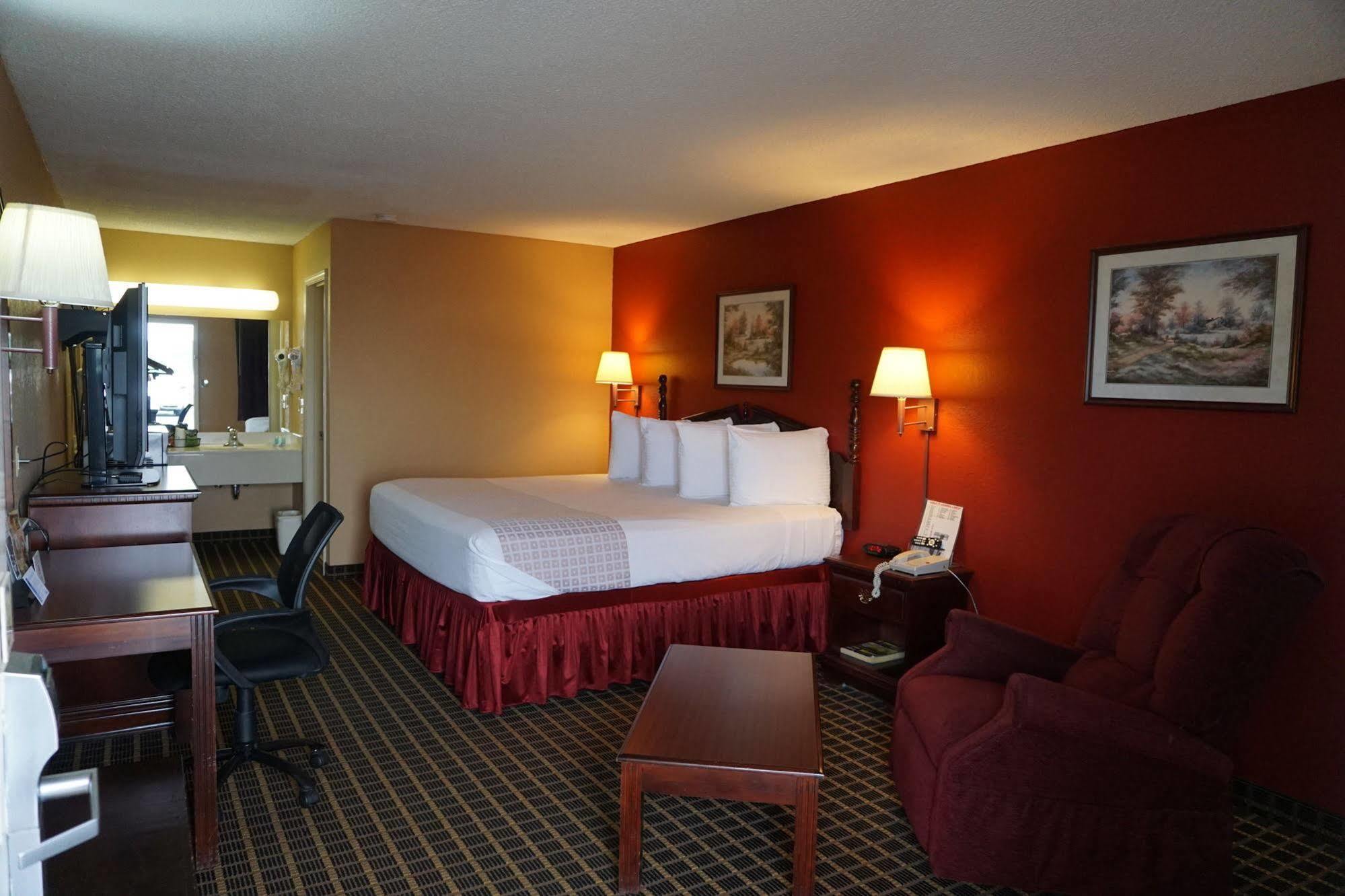 Star Plus Inn & Suites Selmer エクステリア 写真
