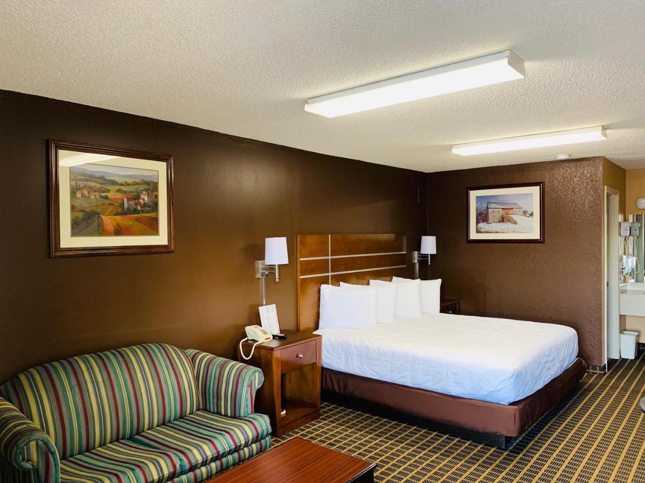 Star Plus Inn & Suites Selmer エクステリア 写真