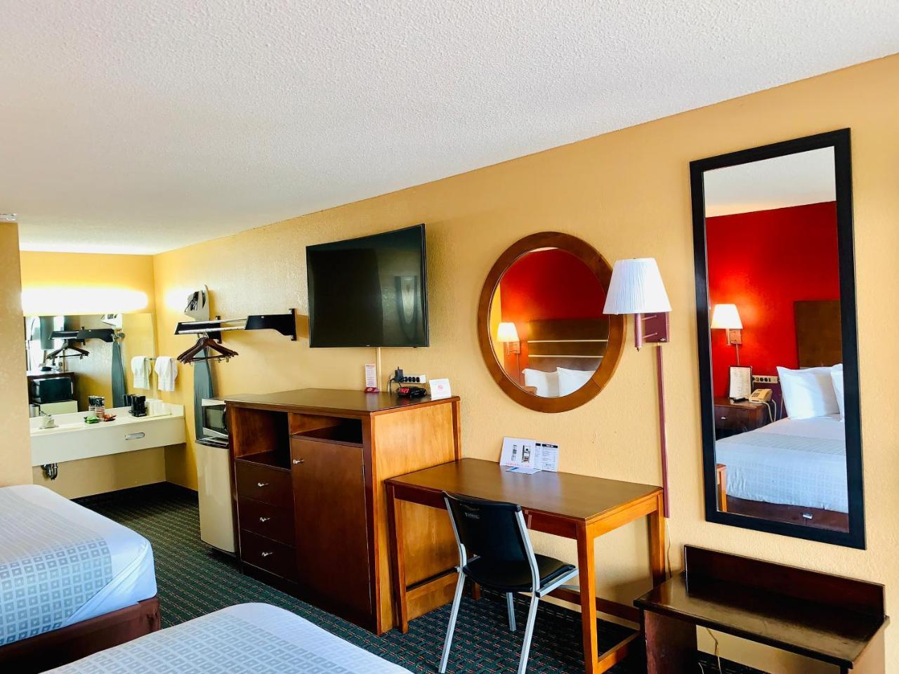 Star Plus Inn & Suites Selmer エクステリア 写真