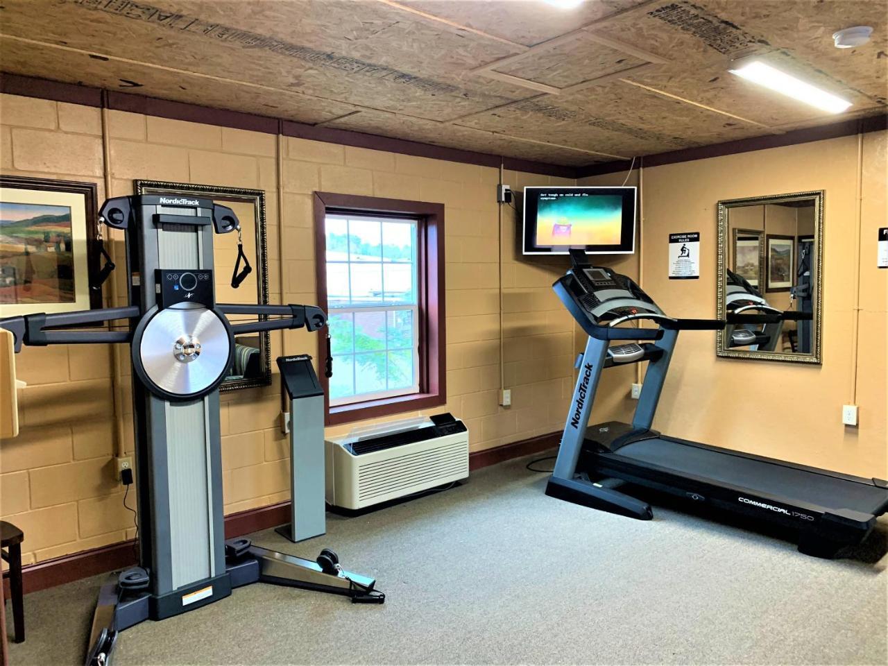 Star Plus Inn & Suites Selmer エクステリア 写真